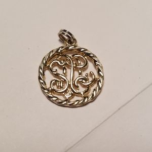🧨 Monogrammed  type charm for necklace gold color